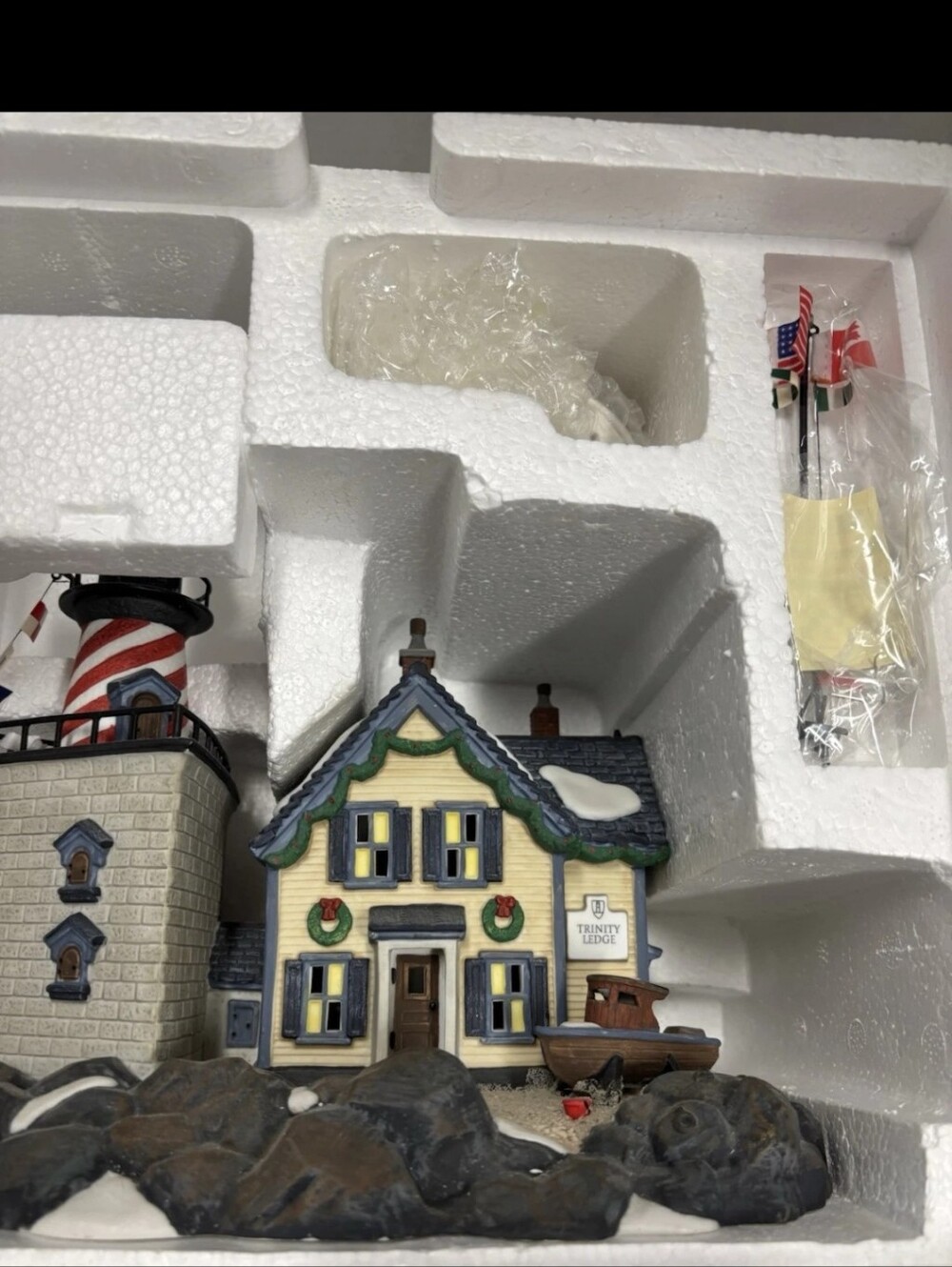 Department 56 Trinity Ledge Lighthouse #56.56611 New England 1999